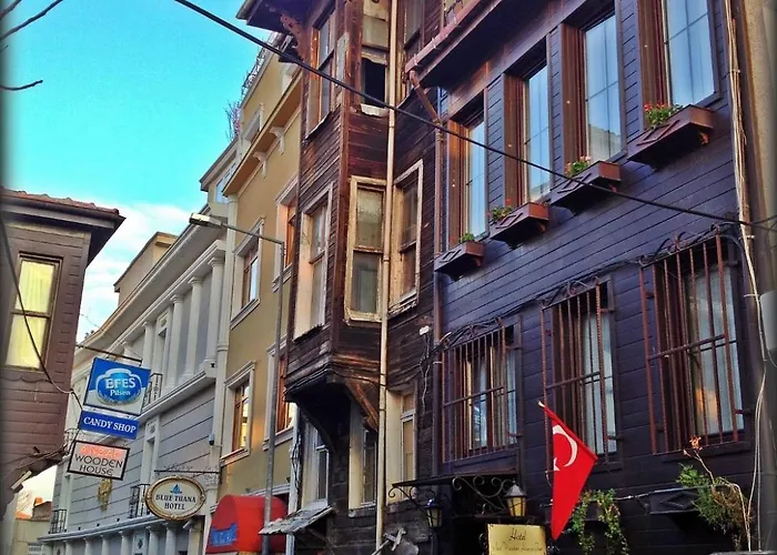 Πανσιόν Naz Wooden House 3*