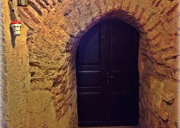 Πανσιόν Naz Wooden House 3*