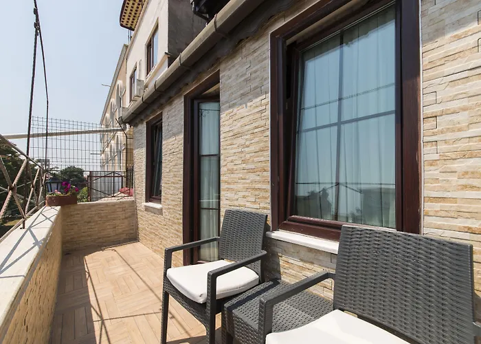 Πανσιόν Naz Wooden House 3*