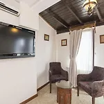 Naz Wooden House 3* Isztambul