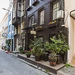 Naz Wooden House 3* Isztambul